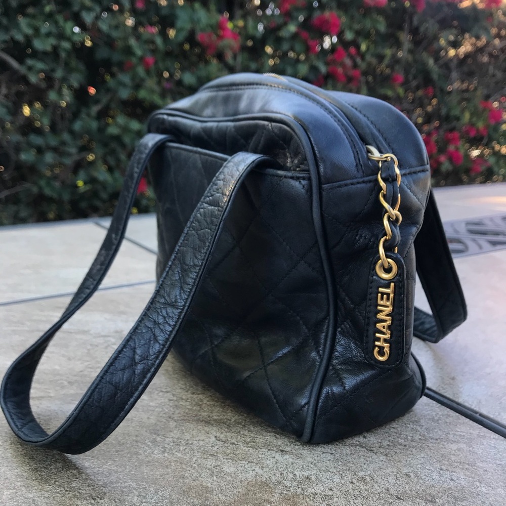 Authentic Lambskin Quilted Chanel handbag 90’s